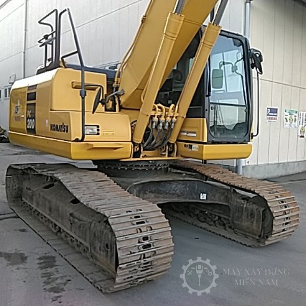 Ngoại hình xe cuốc Komatsu PC200-10-2015